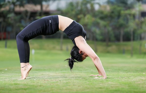 How do you create a rich and creamy bread and butter pudding?