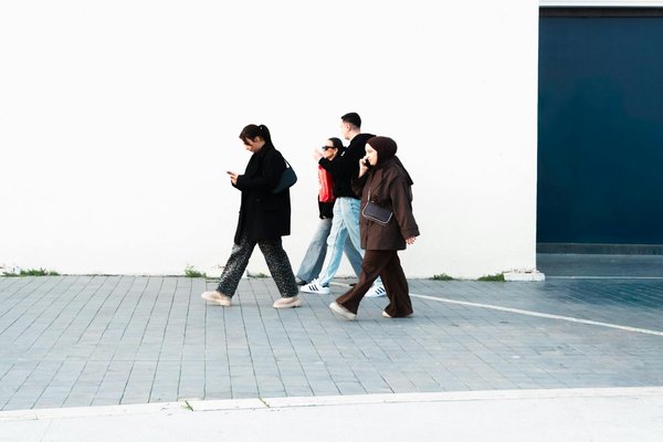 How Can Home Décor Choices Reflect Personal Style in the UK?